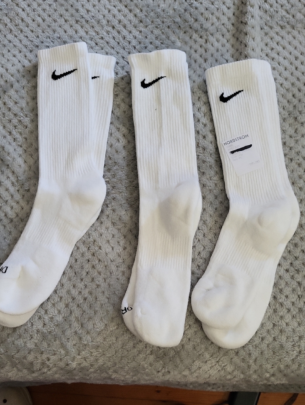 Nwt Nike White Crew‎ Athletic Socks with Dri-Fit Black Swoosh - 3 Pair